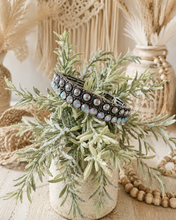 Load image into Gallery viewer, AB Crystals & Metal Stretch Bracelet