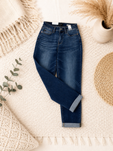 Load image into Gallery viewer, Judy Blue Midrise "Billie" Boyfriend Jeans