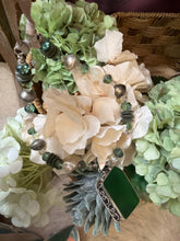 Load image into Gallery viewer, Verde Moon Green Glass &amp; Mother of Pearl Necklace
