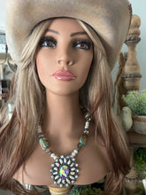 Load image into Gallery viewer, Mother of Pearl Necklace
