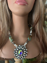 Load image into Gallery viewer, Mother of Pearl Necklace
