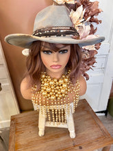 Load image into Gallery viewer, Head Turner Statement Mix Pearl Layer Necklace Set: Champange
