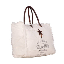 Load image into Gallery viewer, Myra Smashing Weekender Bag in White
